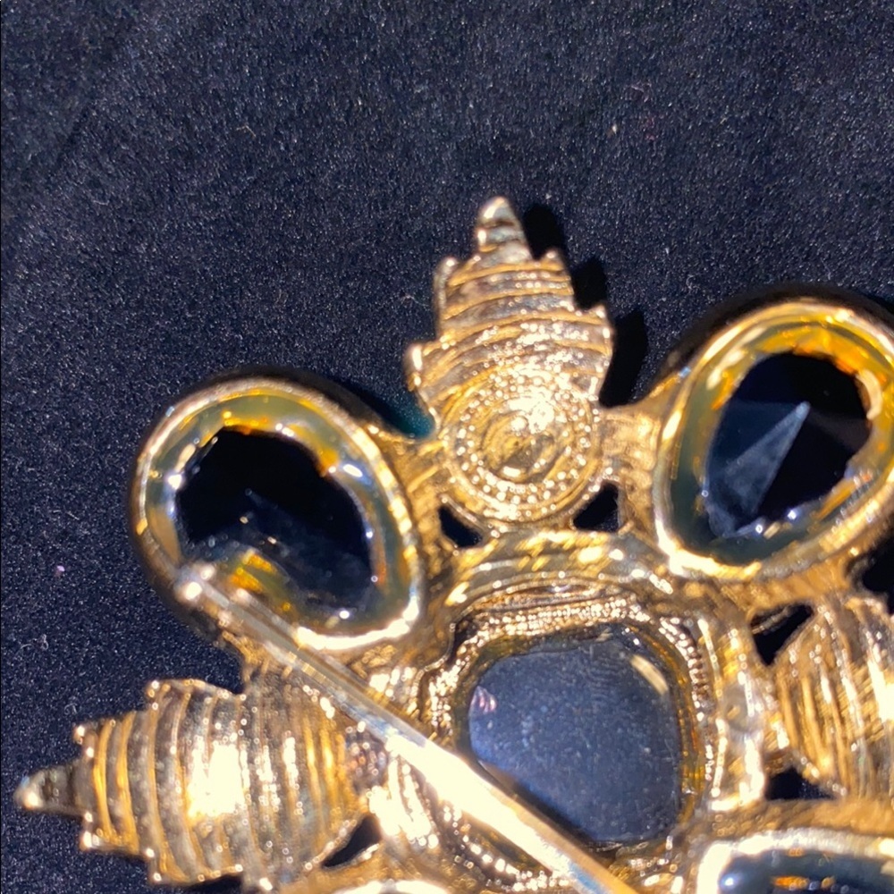 Vintage Rare St John Elegant Gold and Black Floral Brooch - Picture 2 of 8